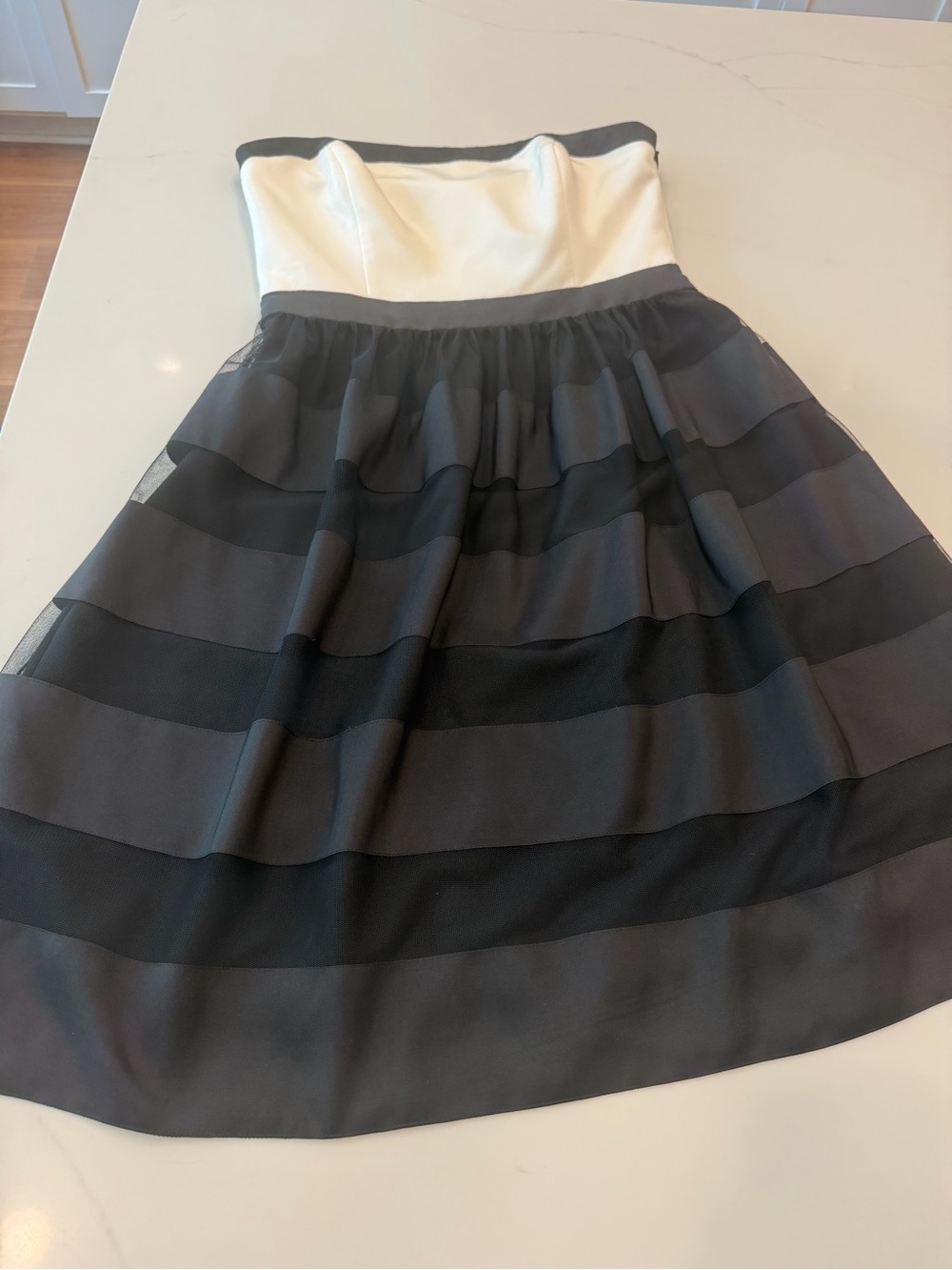 White House Black Market Size 4 Strapless Silk Black Ivory Fit & Flare Dress
